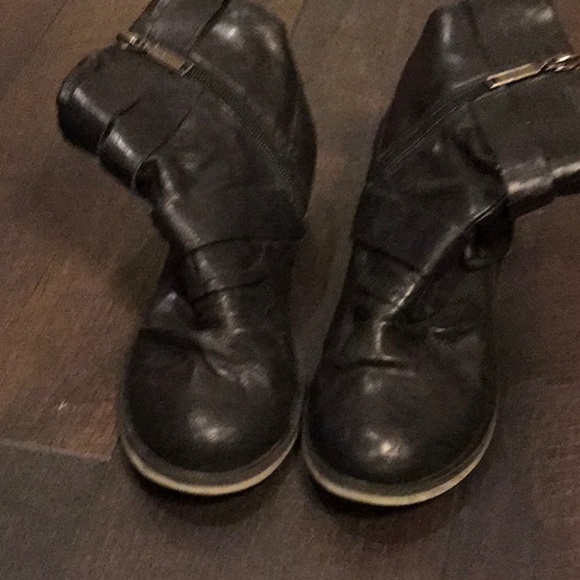 Black shortie S Oliver booties - Picture 2 of 2